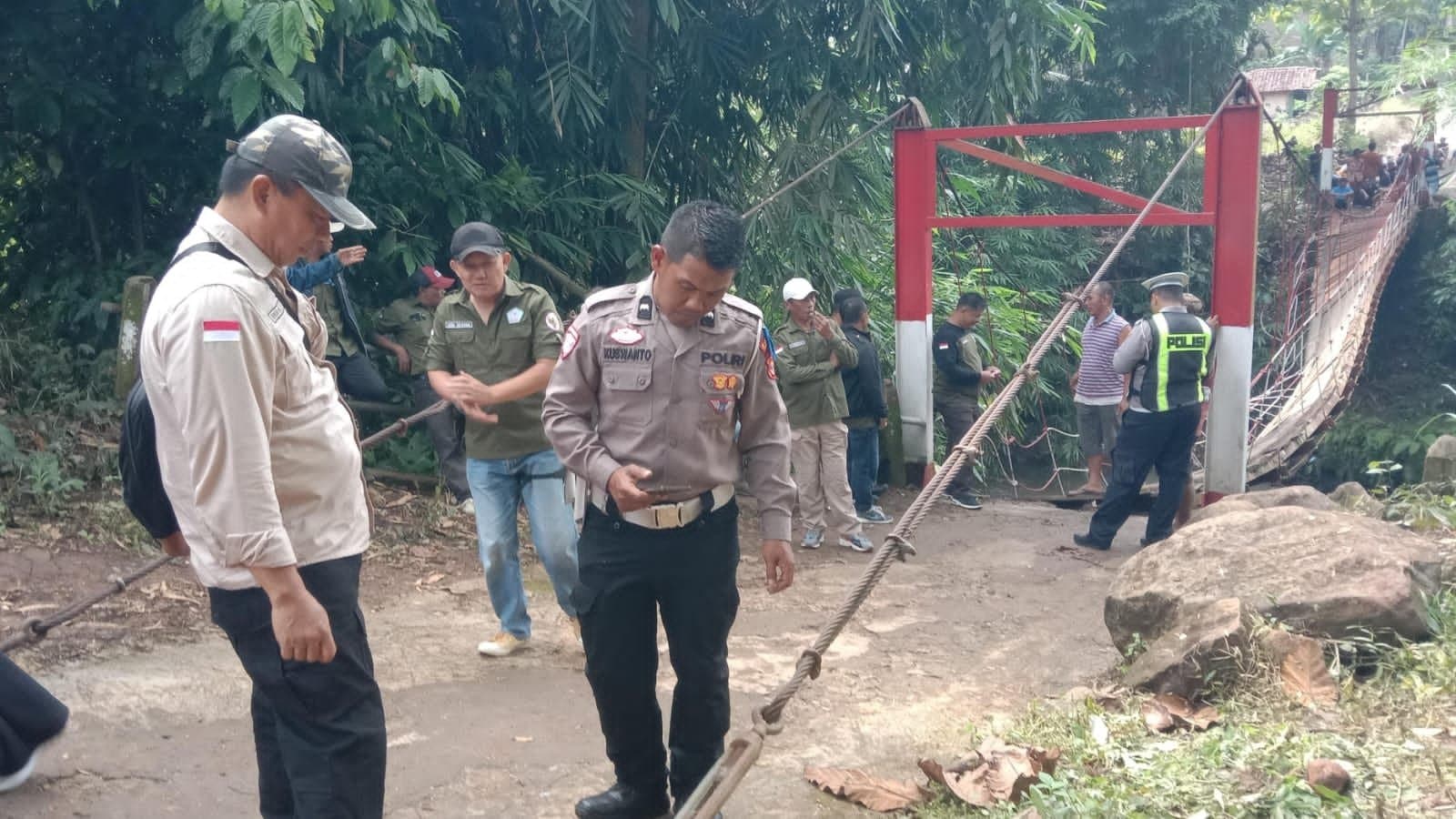 Masyarakat Pekon Banjar Agung Ilir Minta Jembatan Putus Segera Diperbaiki