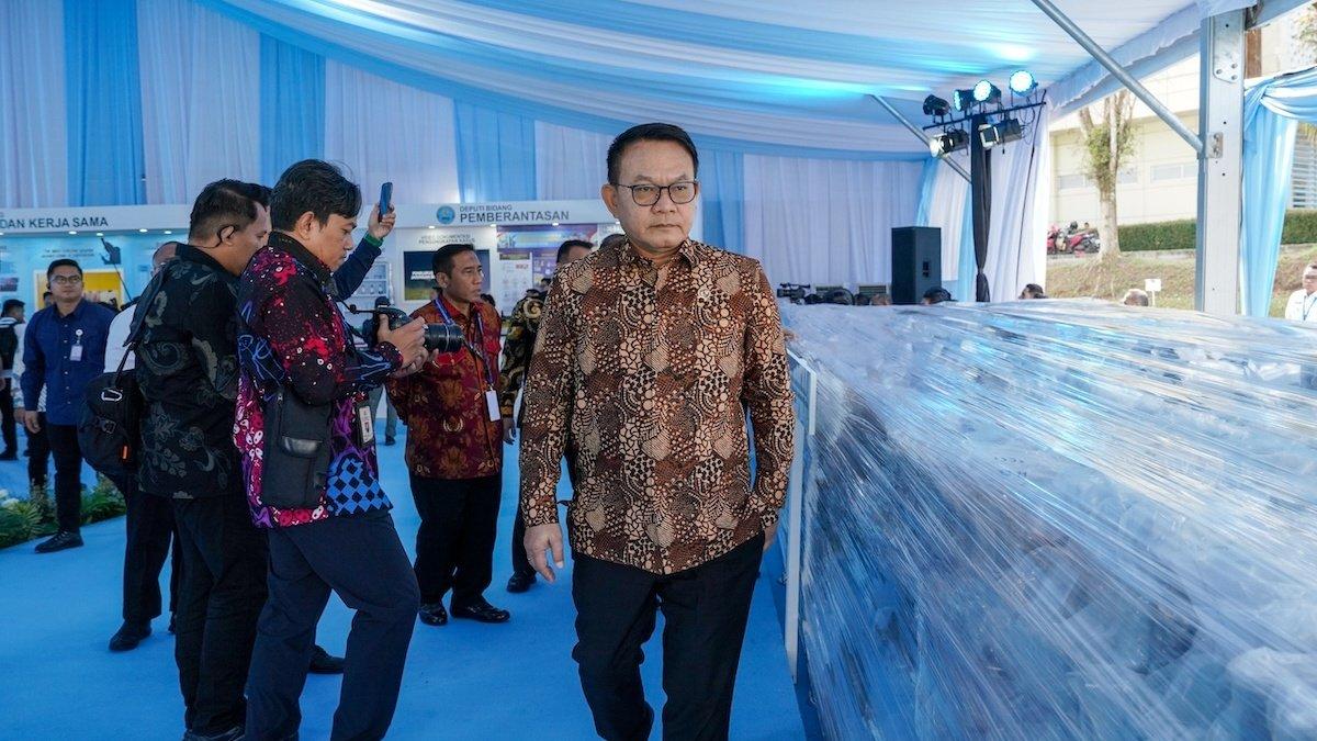 Register 44 Masih Diusut Kejaksaan, Kepala Staf Kepresidenan Malah Panen Tebu