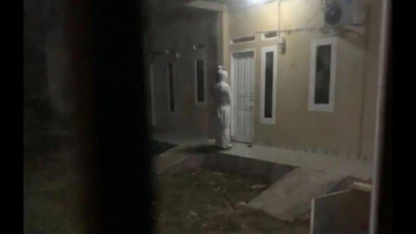 Serem! Pocong Gentayangan di Permukiman Warga, Bandar Lampung Dibuat Mencekam